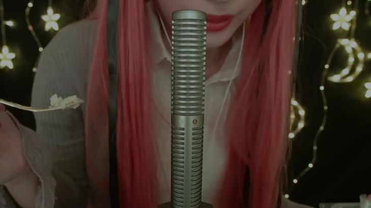 [ASMR_睡眠]マイクに向かって臭いチーズを食べた感想いいます。(音フェチ)