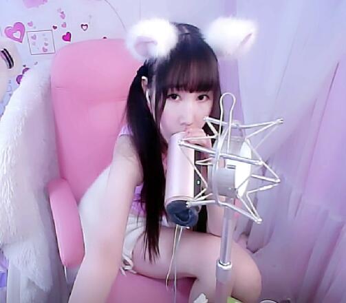 COS娃娃爱打豆豆ASMR舔耳粉色女仆[ASMR舔耳][JK吃脚][丝袜摩擦]