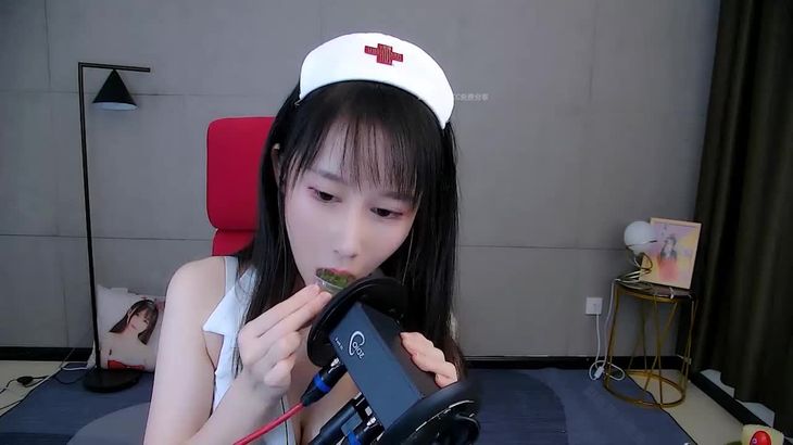 ASMR阿稀稀大魔王 口腔音和白丝高跟，耳朵按摩